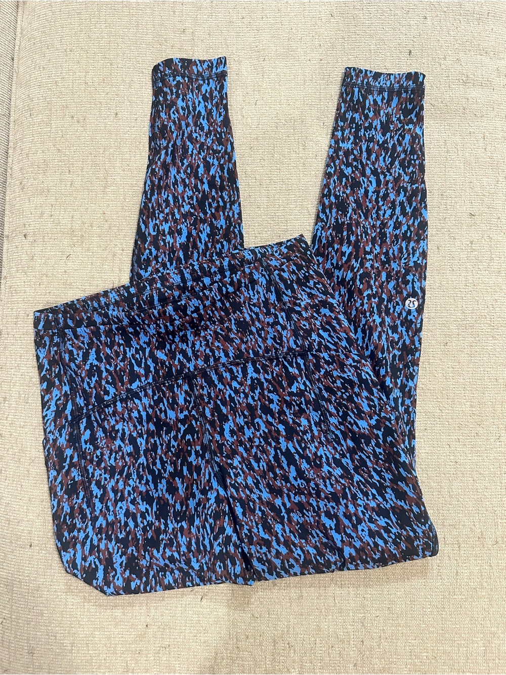 Women’s Lululemon speckled brown, black, and blue size 6 leggings